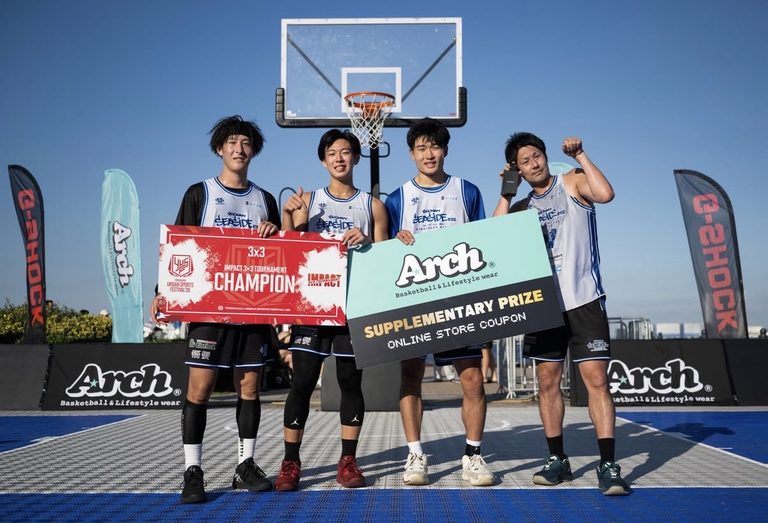 IMPACT 3x3 TOURNAMENTで優勝したSHONAN SEASIDE.EXEの集合写真
